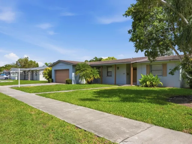 Продажа дома по адресу 225 NW 15th St - фото 8888637