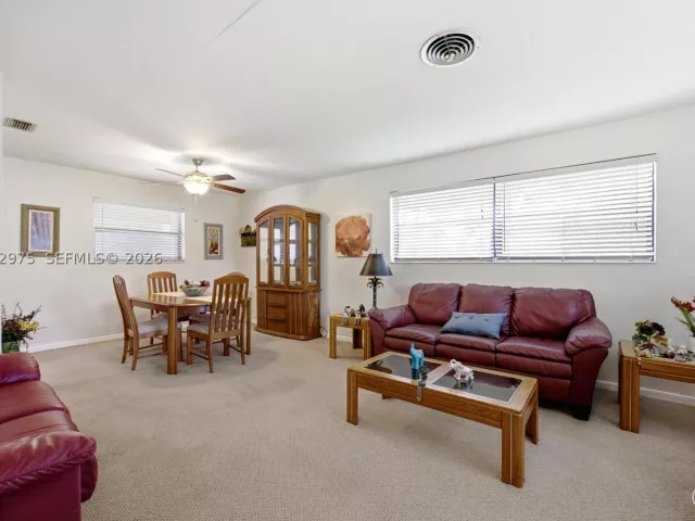 Продажа дома по адресу 225 NW 15th St - фото 8888639
