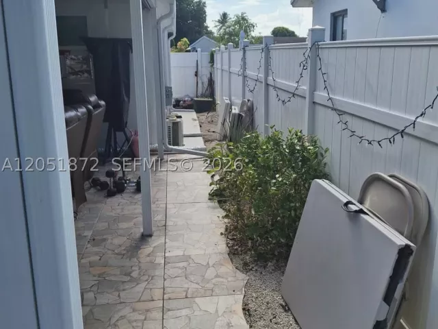 Продажа дома по адресу 4331 SW 23rd Ct - фото 9269664