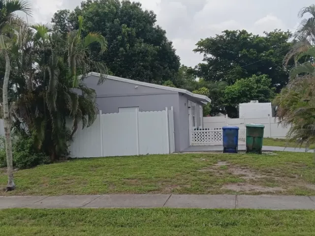 Продажа дома по адресу 4331 SW 23rd Ct - фото 9269649