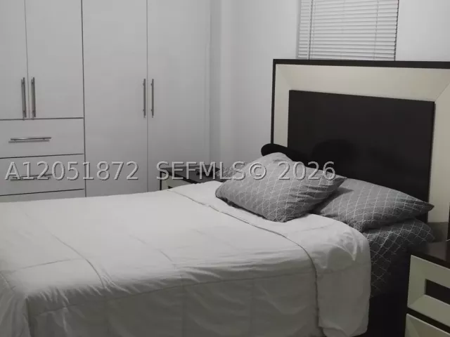 Продажа дома по адресу 4331 SW 23rd Ct - фото 9269677