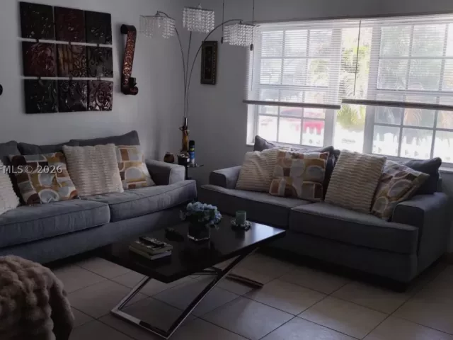 Продажа дома по адресу 4331 SW 23rd Ct - фото 9269653