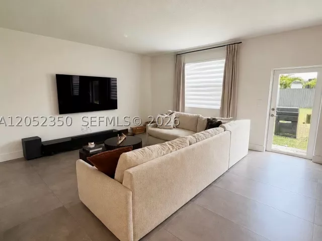 Продажа дома по адресу 12753 SW 213th Ter - фото 8888541