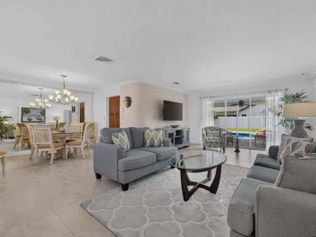 Продажа дома по адресу 1517 SE 14TH Street - фото 9274431
