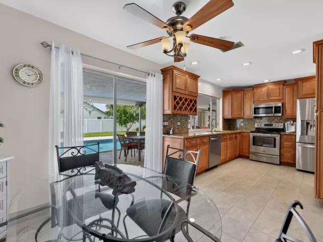 Продажа дома по адресу 1517 SE 14TH Street - фото 9274446