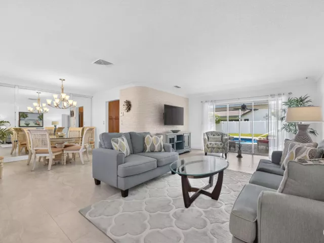 Продажа дома по адресу 1517 SE 14TH Street - фото 9274427