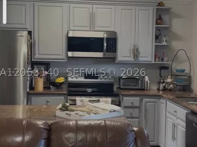 Продажа дома по адресу 4911 SW 142nd Pl - фото 8888569