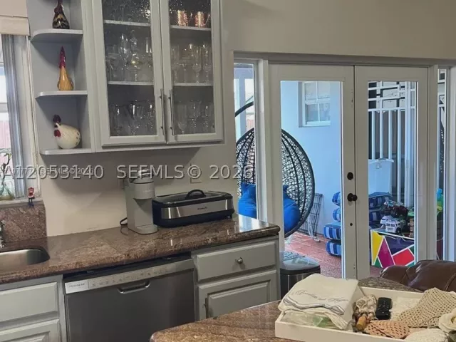 Продажа дома по адресу 4911 SW 142nd Pl - фото 8888570