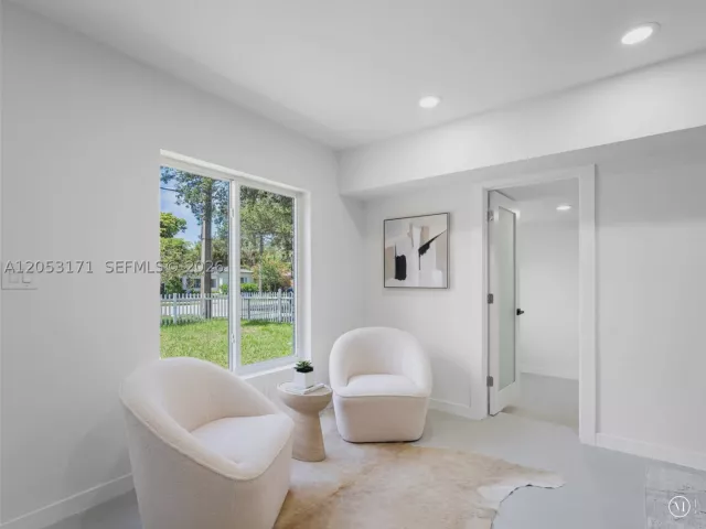 Продажа дома по адресу 1014 SW 20th St - фото 8918217