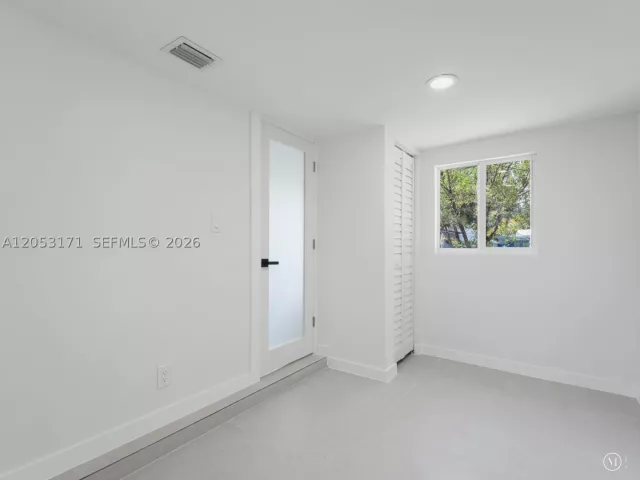 Продажа дома по адресу 1014 SW 20th St - фото 8918220
