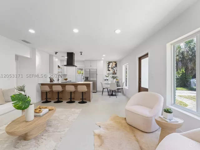 Продажа дома по адресу 1014 SW 20th St - фото 8918205