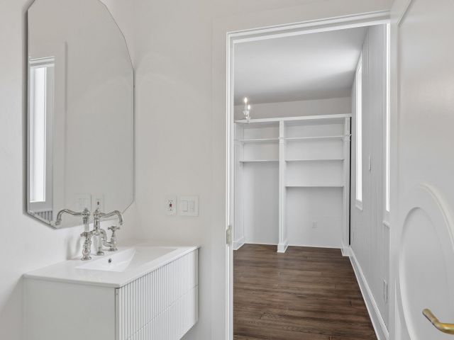 Продажа дома по адресу 1020 SE 9TH Avenue - фото 9257148