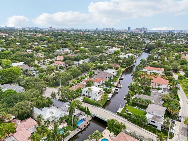 Продажа дома по адресу 1020 SE 9TH Avenue - фото 9484680