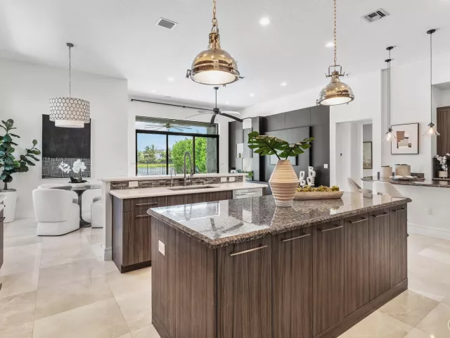 Продажа дома по адресу 16872 Pavilion Way - фото 8889131
