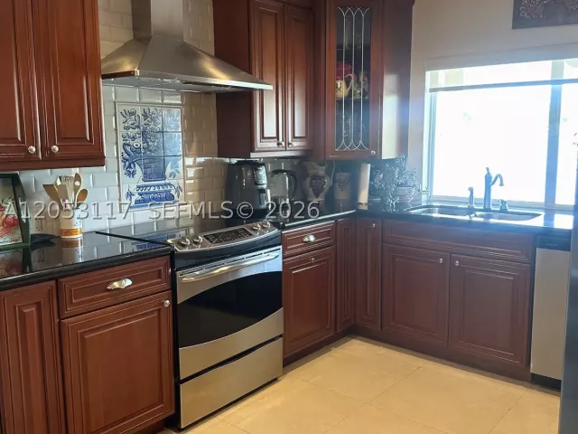Продажа дома по адресу 5030 SW 149th Pl - фото 8929722
