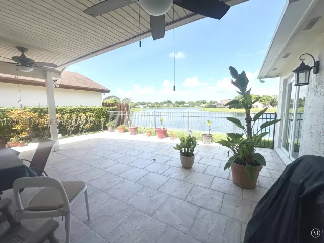 Продажа дома по адресу 5030 SW 149th Pl - фото 8929726