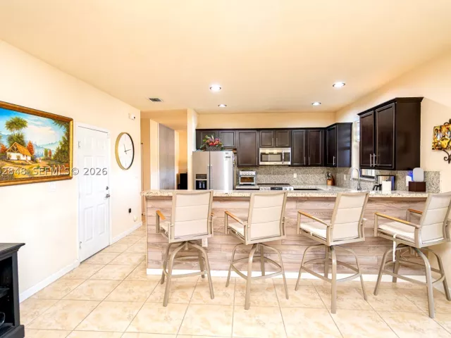 Продажа дома по адресу 132 NE 26th Ave - фото 8922178