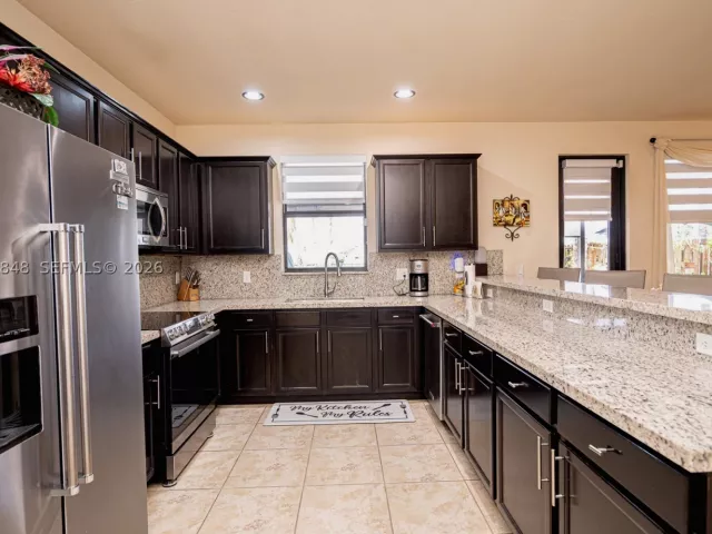 Продажа дома по адресу 132 NE 26th Ave - фото 8922181