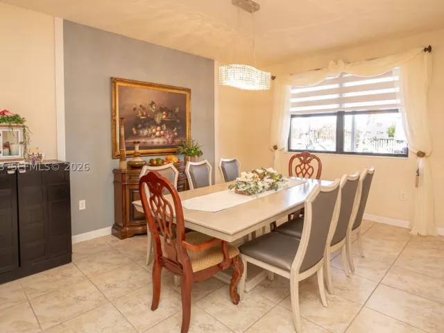 Продажа дома по адресу 132 NE 26th Ave - фото 8922185