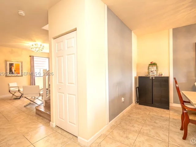 Продажа дома по адресу 132 NE 26th Ave - фото 8922187