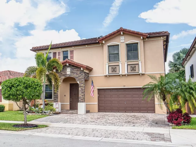 Продажа дома по адресу 132 NE 26th Ave - фото 8922170