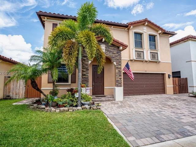 Продажа дома по адресу 132 NE 26th Ave - фото 8922172