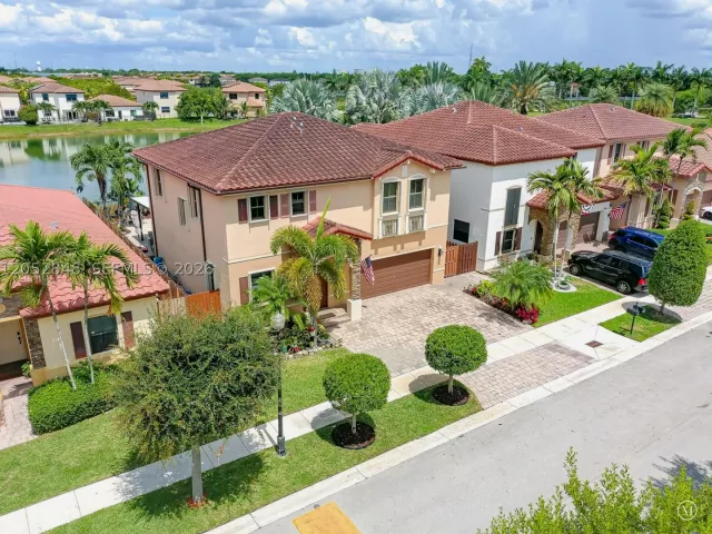 Продажа дома по адресу 132 NE 26th Ave - фото 8922173