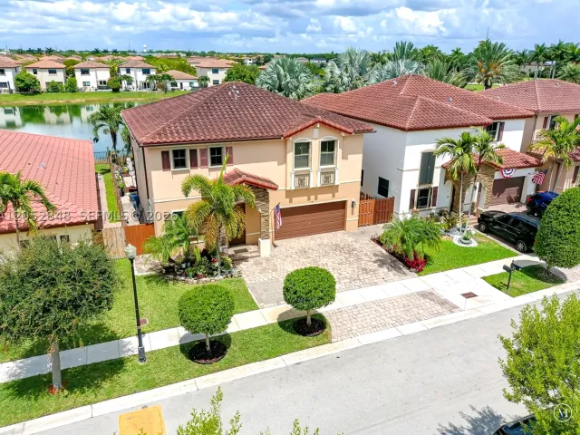 Продажа дома по адресу 132 NE 26th Ave - фото 8922174