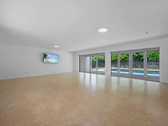 Продажа дома по адресу 19711 NE 21ST Court - фото 8889228
