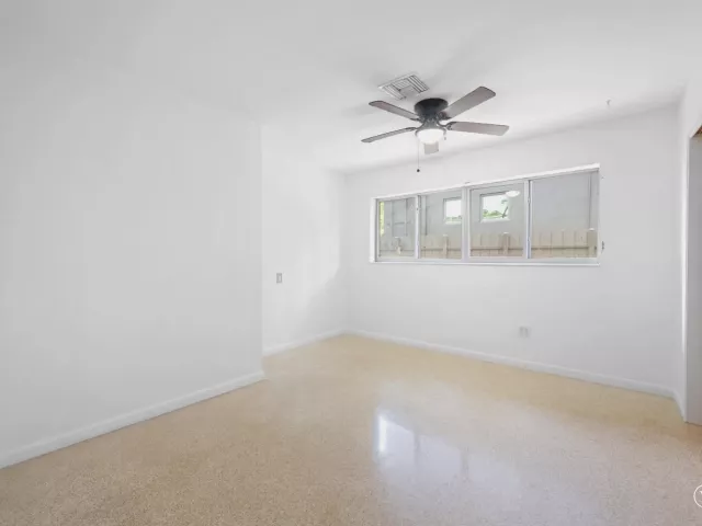 Продажа дома по адресу 19711 NE 21ST Court - фото 8889235