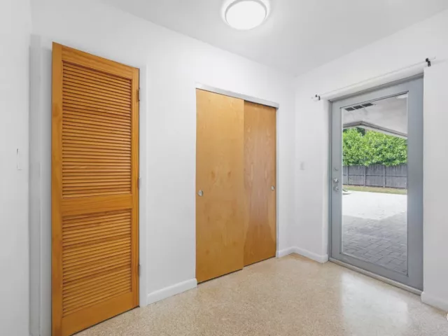 Продажа дома по адресу 19711 NE 21ST Court - фото 8889237