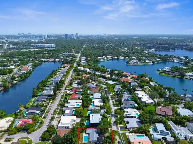 Продажа дома по адресу 19711 NE 21ST Court - фото 8889222