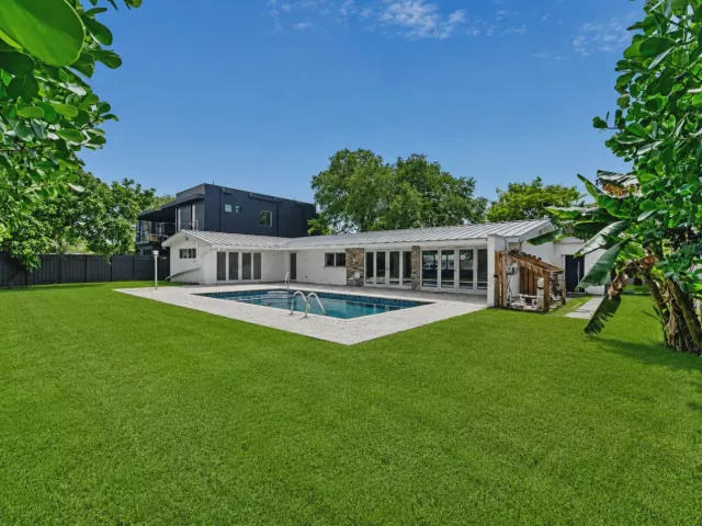 Продажа дома по адресу 19711 NE 21ST Court - фото 8889224