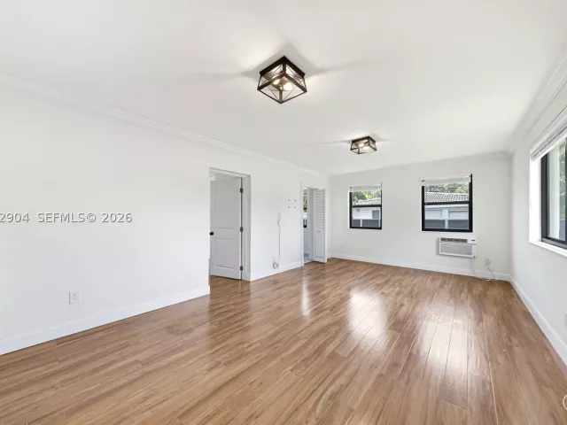 Продажа дома по адресу 3640 SW 11th St - фото 8900851
