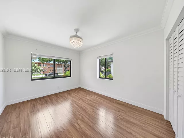 Продажа дома по адресу 3640 SW 11th St - фото 8900852