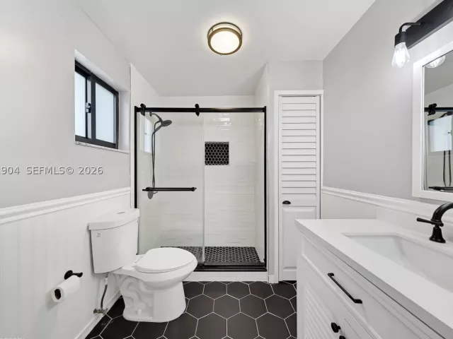 Продажа дома по адресу 3640 SW 11th St - фото 8900854