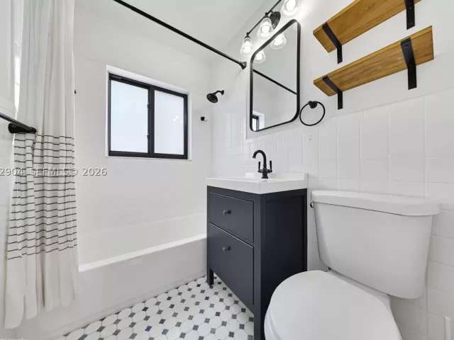 Продажа дома по адресу 3640 SW 11th St - фото 8900855