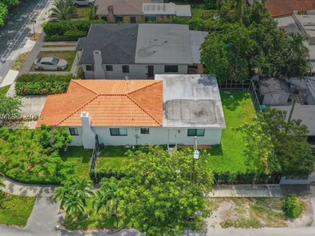 Продажа дома по адресу 3640 SW 11th St - фото 8900859