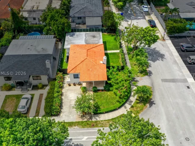 Продажа дома по адресу 3640 SW 11th St - фото 8900860