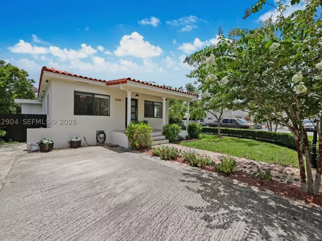 Продажа дома по адресу 3640 SW 11th St - фото 8900842