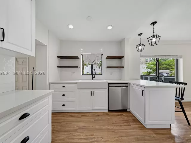 Продажа дома по адресу 3640 SW 11th St - фото 8900845