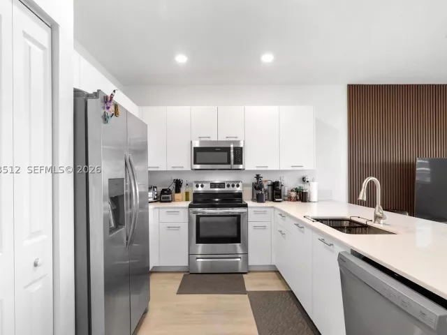 Продажа дома по адресу 12424 NW 23rd Ct - фото 8889899