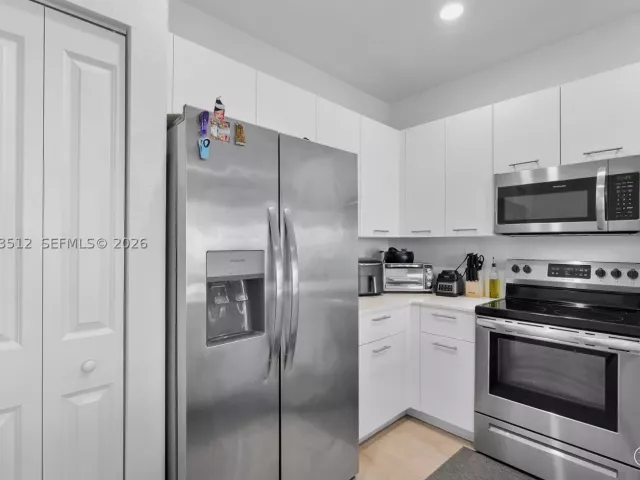 Продажа дома по адресу 12424 NW 23rd Ct - фото 8889901