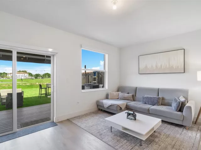 Продажа дома по адресу 12424 NW 23rd Ct - фото 8889902