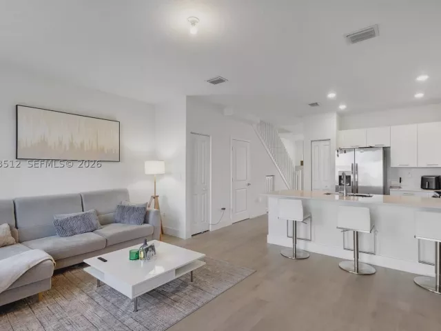 Продажа дома по адресу 12424 NW 23rd Ct - фото 8889903