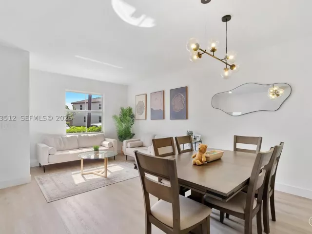 Продажа дома по адресу 12424 NW 23rd Ct - фото 8889893