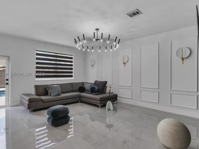 Продажа дома по адресу 12765 SW 210th Ter - фото 8925217