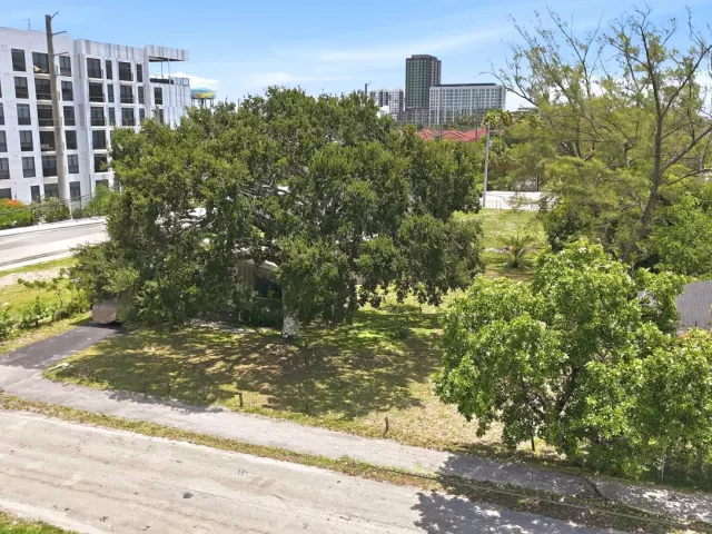 Продажа дома по адресу 440-436 NW 7th Terrace - фото 8921906