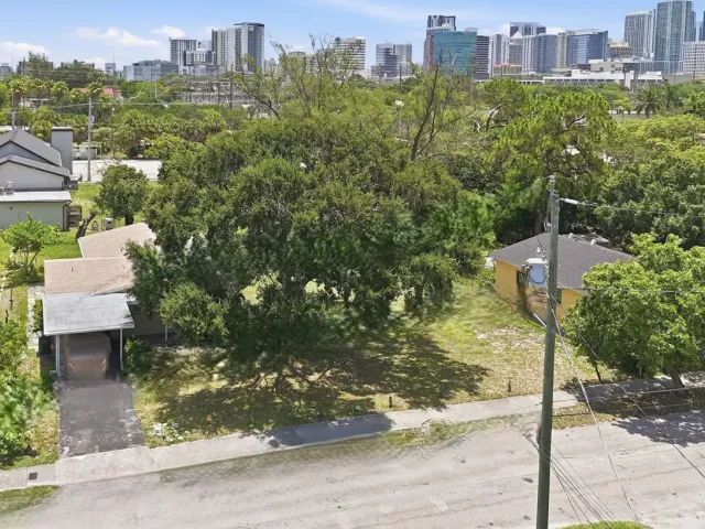 Продажа дома по адресу 440-436 NW 7th Terrace - фото 8921907