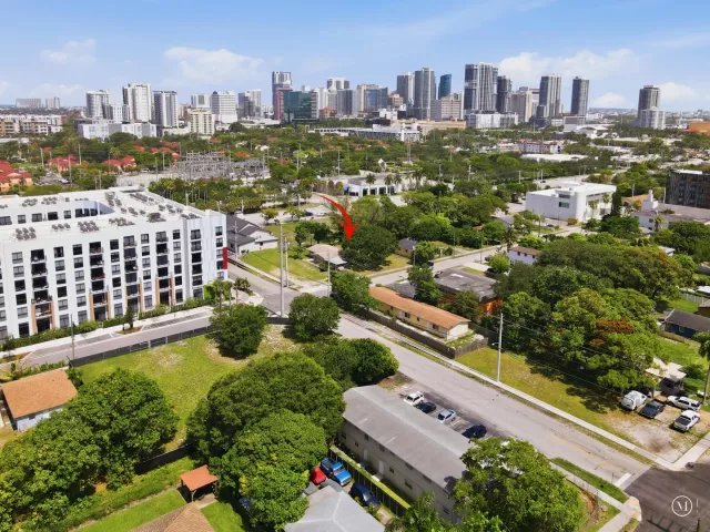 Продажа дома по адресу 440-436 NW 7th Terrace - фото 8921900